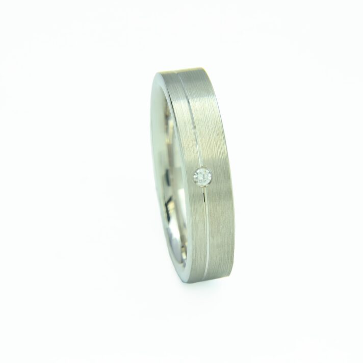 D102-5WD — Wedding Band
